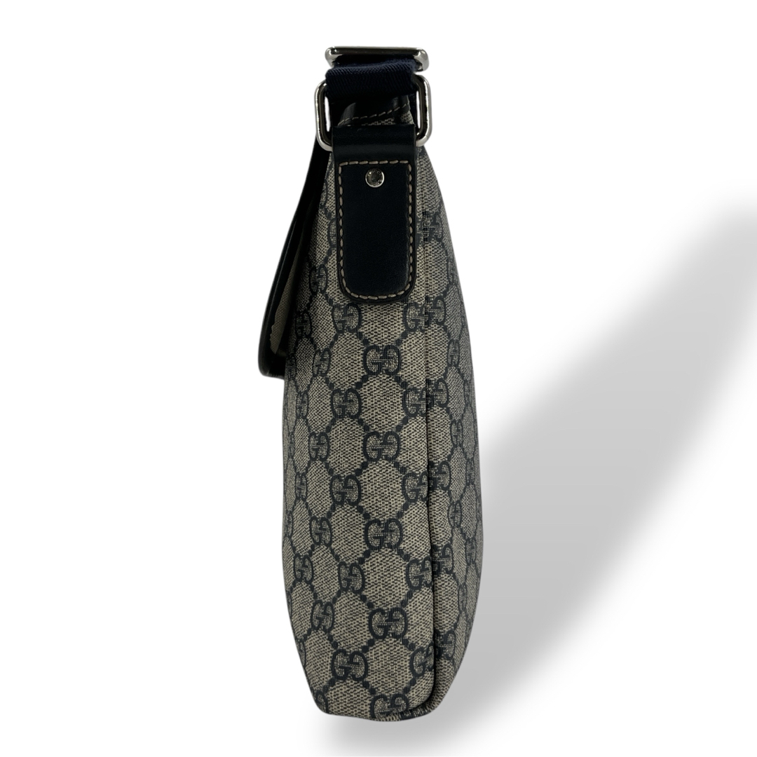 GUCCI - グッチ GGスプリーム ショルダーバッグ ロゴ型押し GUCCI - グッチ GGスプリーム ショルダーバッグ ロゴ型押し
