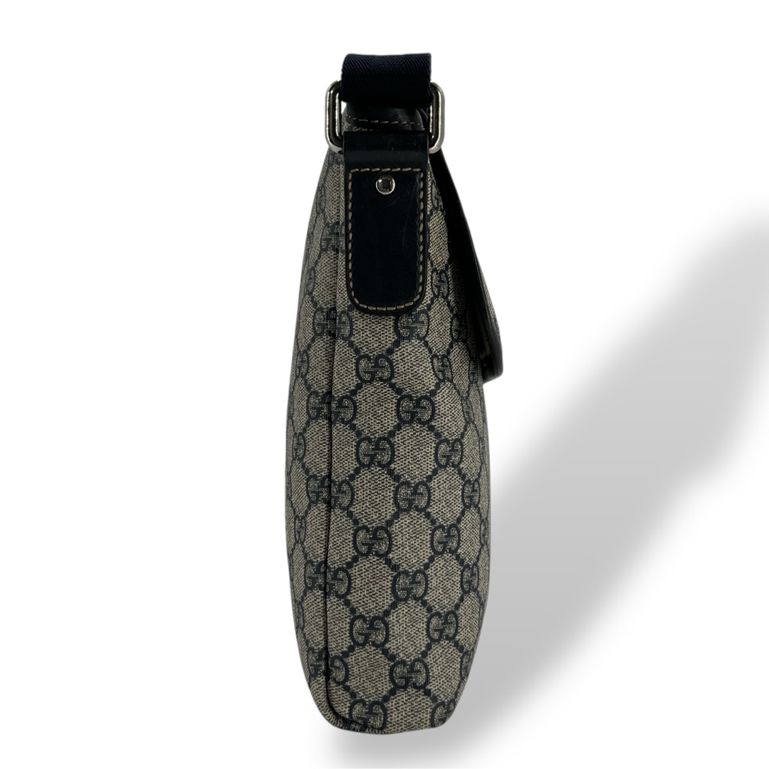 GUCCI - グッチ GGスプリーム ショルダーバッグ ロゴ型押し GUCCI - グッチ GGスプリーム ショルダーバッグ ロゴ型押し