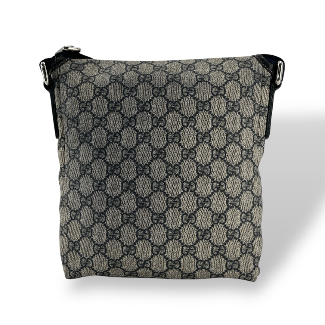 GUCCI - グッチ GGスプリーム ショルダーバッグ ロゴ型押し GUCCI - グッチ GGスプリーム ショルダーバッグ ロゴ型押し