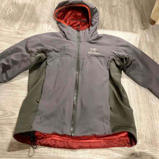 ARC'TERYX - 6万☆新品同様☆ アークテリクス アトム ARC'TERYX - 6万☆新品同様☆ アークテリクス アトム