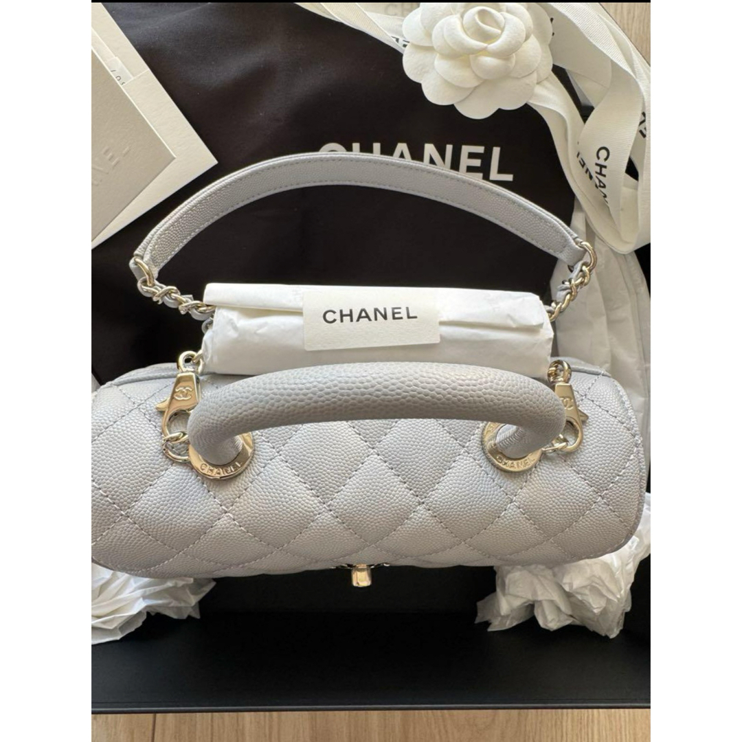 CHANEL - CHANEL ココハンドル 新品未使用 グレー🩶一番人気 24 CHANEL - CHANEL ココハンドル 新品未使用 グレー🩶一番人気 24