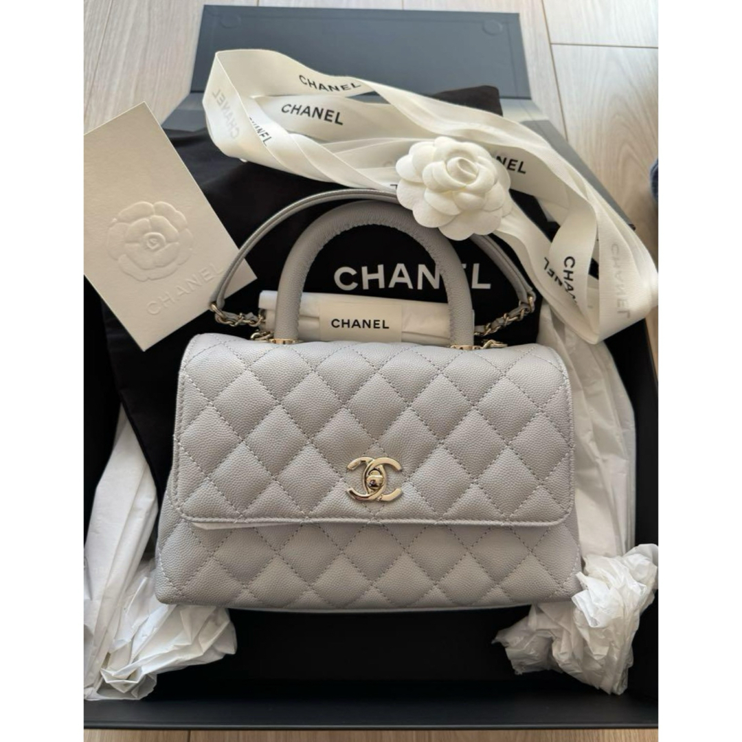 CHANEL - CHANEL ココハンドル 新品未使用 グレー🩶一番人気 24 CHANEL - CHANEL ココハンドル 新品未使用 グレー🩶一番人気 24