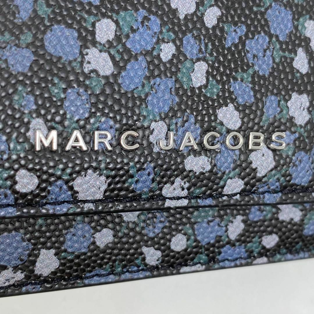 MARC JACOBS - MARC JACOBS 三つ折り財布 花柄 財布 ネイビー MARC JACOBS - MARC JACOBS 三つ折り財布 花柄 財布 ネイビー