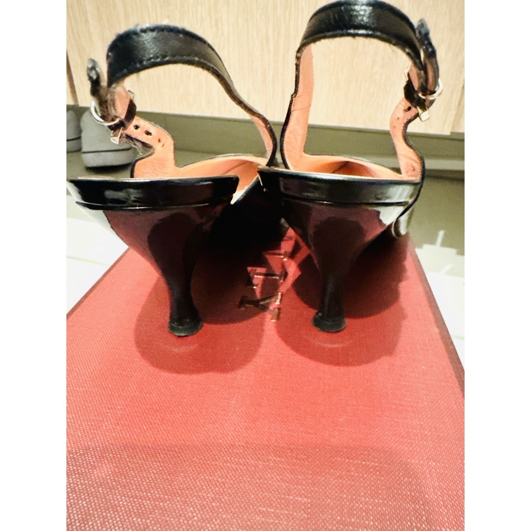 Salvatore Ferragamo - Ferragamo ブラック バックストラップ Salvatore Ferragamo - Ferragamo ブラック バックストラップ