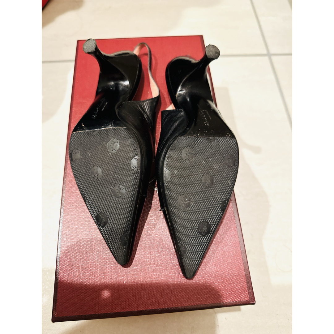 Salvatore Ferragamo - Ferragamo ブラック バックストラップ Salvatore Ferragamo - Ferragamo ブラック バックストラップ