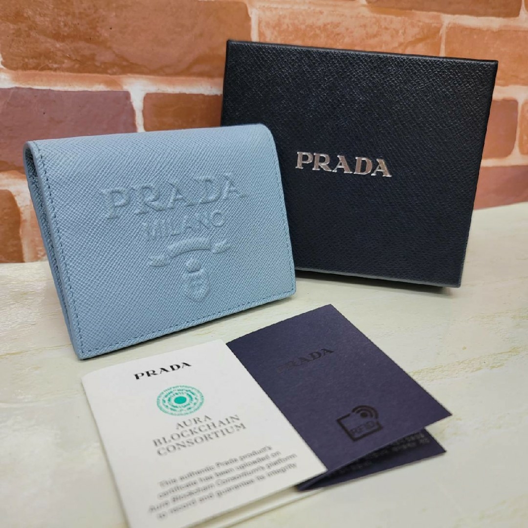PRADA - ほぼ未使用PRADA☆鑑定済☆サフィアーノ エンボスロゴ PRADA - ほぼ未使用PRADA☆鑑定済☆サフィアーノ エンボスロゴ