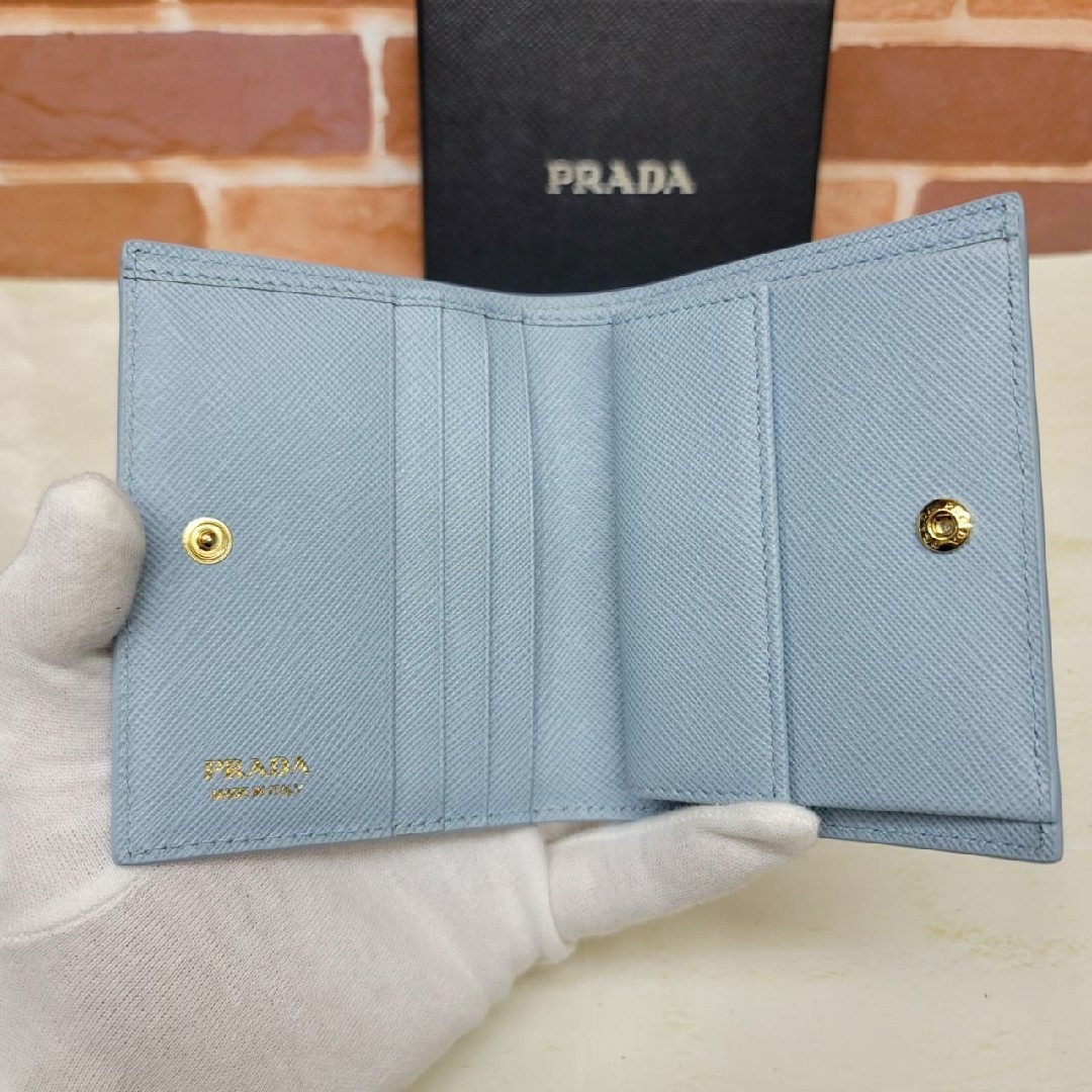PRADA - ほぼ未使用PRADA☆鑑定済☆サフィアーノ エンボスロゴ PRADA - ほぼ未使用PRADA☆鑑定済☆サフィアーノ エンボスロゴ