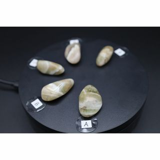 原石】十勝石玲瓏 北海道産レインボーオブシディアンの通販 by 原石】十勝石玲瓏 北海道産レインボーオブシディアンの通販 by