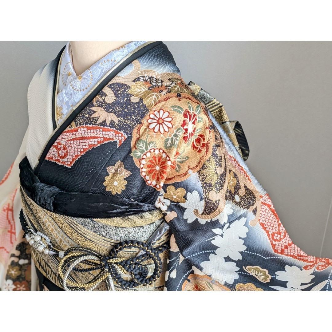 振袖フルセット 身丈168裄66 豪華振袖 黒 金彩 刺繍柄 逸品の 振袖フルセット 身丈168裄66 豪華振袖 黒 金彩 刺繍柄 逸品の