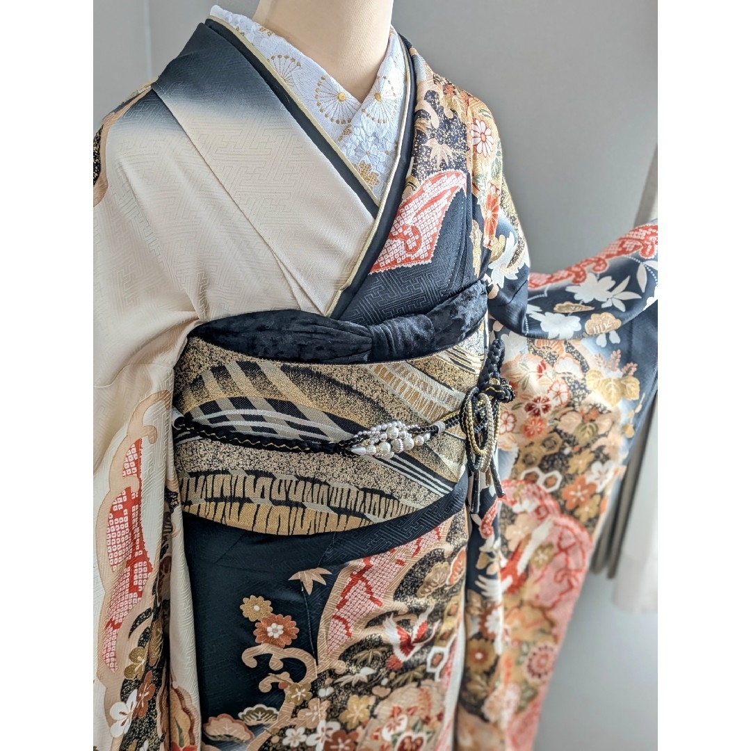振袖フルセット 身丈168裄66 豪華振袖 黒 金彩 刺繍柄 逸品の 振袖フルセット 身丈168裄66 豪華振袖 黒 金彩 刺繍柄 逸品の