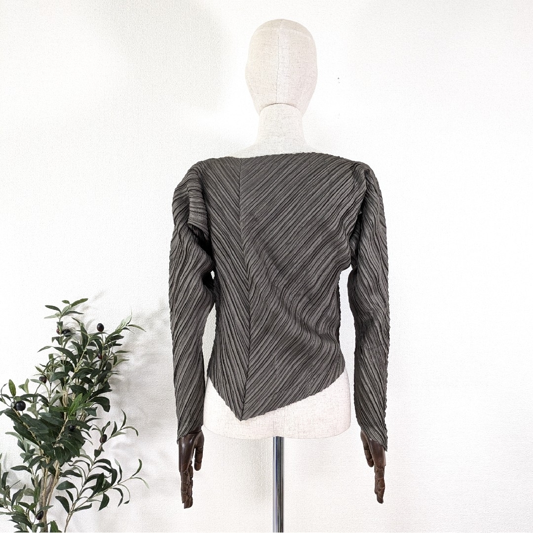 ISSEY MIYAKE - 1989年 イッセイミヤケ 変形 プリーツ ブラウス ISSEY MIYAKE - 1989年 イッセイミヤケ 変形 プリーツ ブラウス