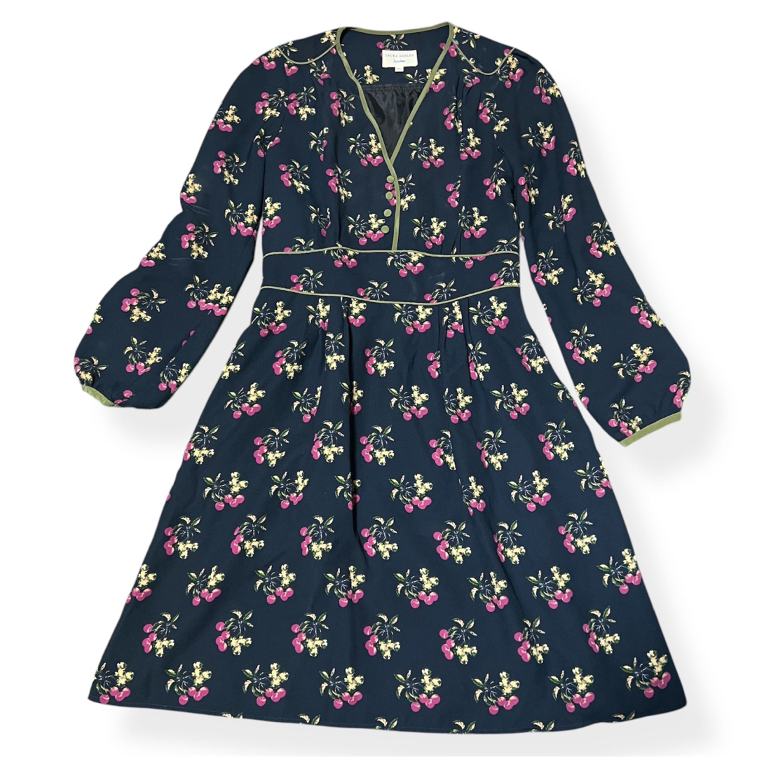 LAURA ASHLEY - ローラアシュレイロンドン ワンピース 紺色 LAURA ASHLEY - ローラアシュレイロンドン ワンピース 紺色