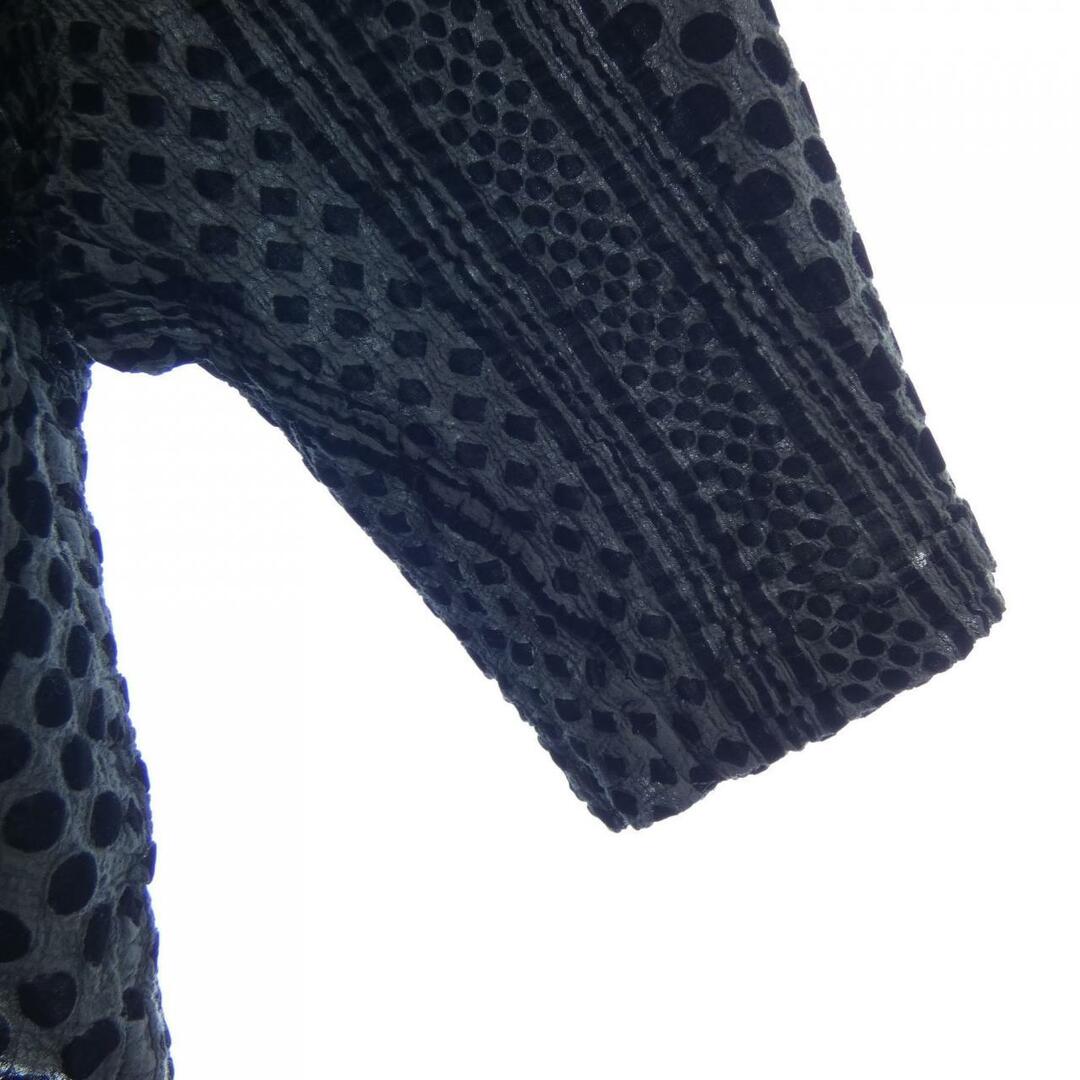 ISSEY MIYAKE - ミーイッセイミヤケ me ISSEY MIYAKE トップスの ISSEY MIYAKE - ミーイッセイミヤケ me ISSEY MIYAKE トップスの