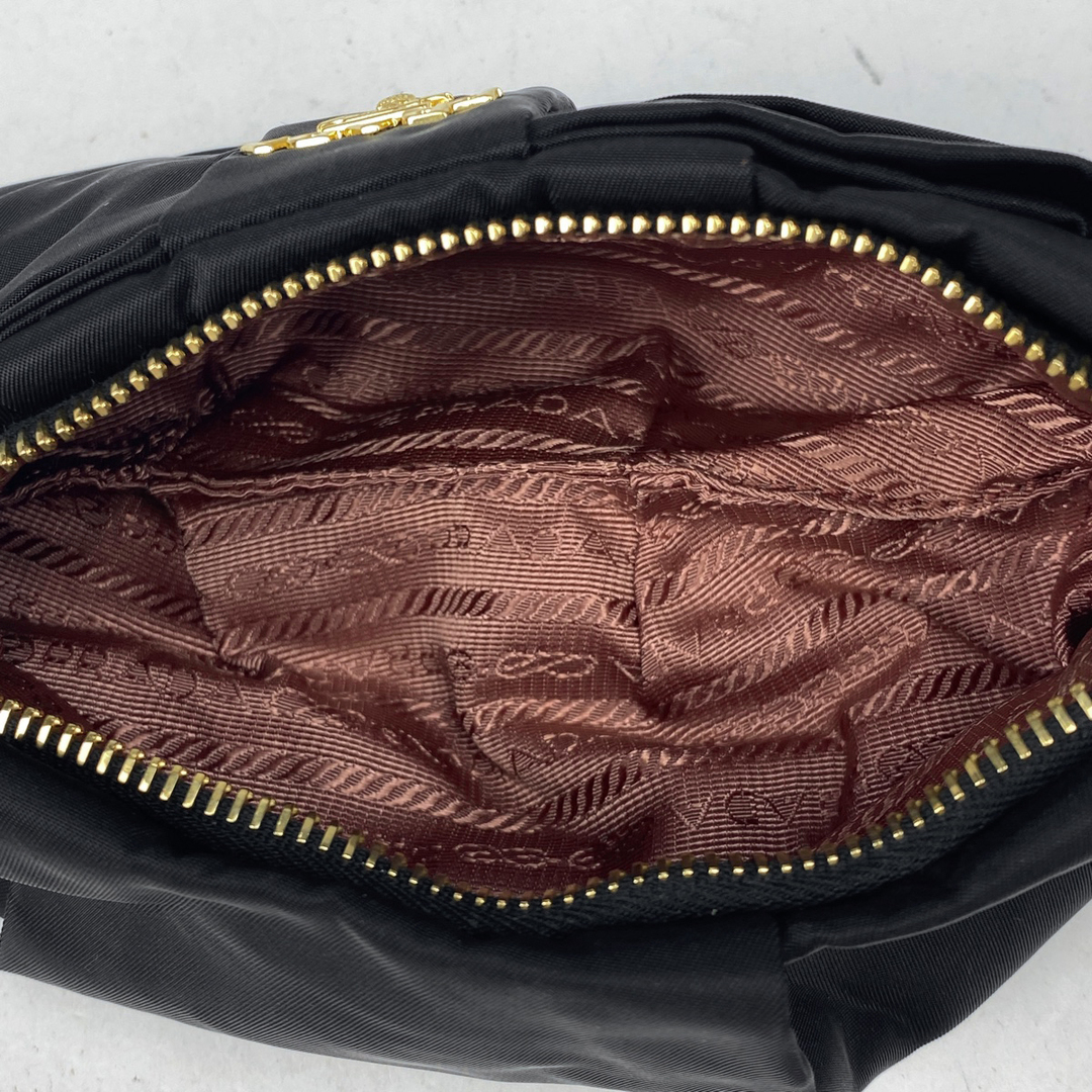 PRADA - プラダ ロゴ ポーチ レディース 【中古】の通販 by PRADA - プラダ ロゴ ポーチ レディース 【中古】の通販 by