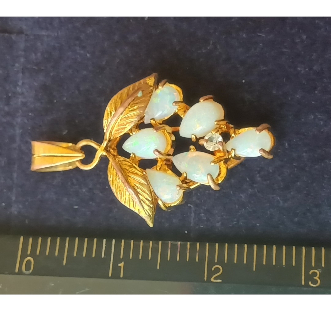 オーストラリアで購入　オパール　６個使用　ペンダントトップ レディースのアクセサリー(ネックレス)の商品写真