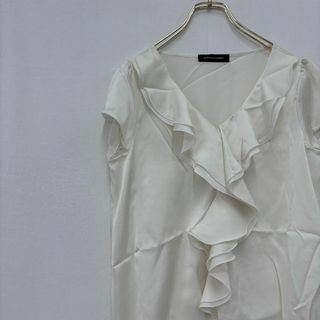 クイーンズコート(QUEENS COURT)の極美品✨ クイーンズコート 半袖 トップス フリル Vネック 無地 ガーリー (Tシャツ(半袖/袖なし))