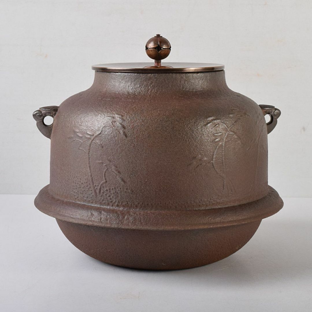 茶道具 人間国宝 釜師 高橋敬典作 浜松地紋真形羽付釜 共袋共箱 茶道具 人間国宝 釜師 高橋敬典作 浜松地紋真形羽付釜 共袋共箱