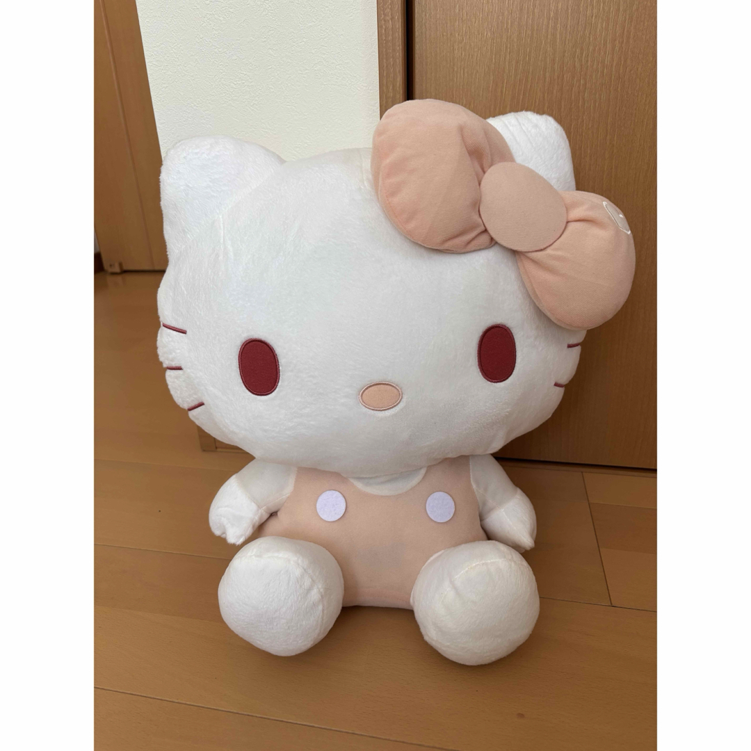 ハローキティ - 【 SANRIO 】HELLO KITTYぬいぐるみの通販 by ハローキティ - 【 SANRIO 】HELLO KITTYぬいぐるみの通販 by