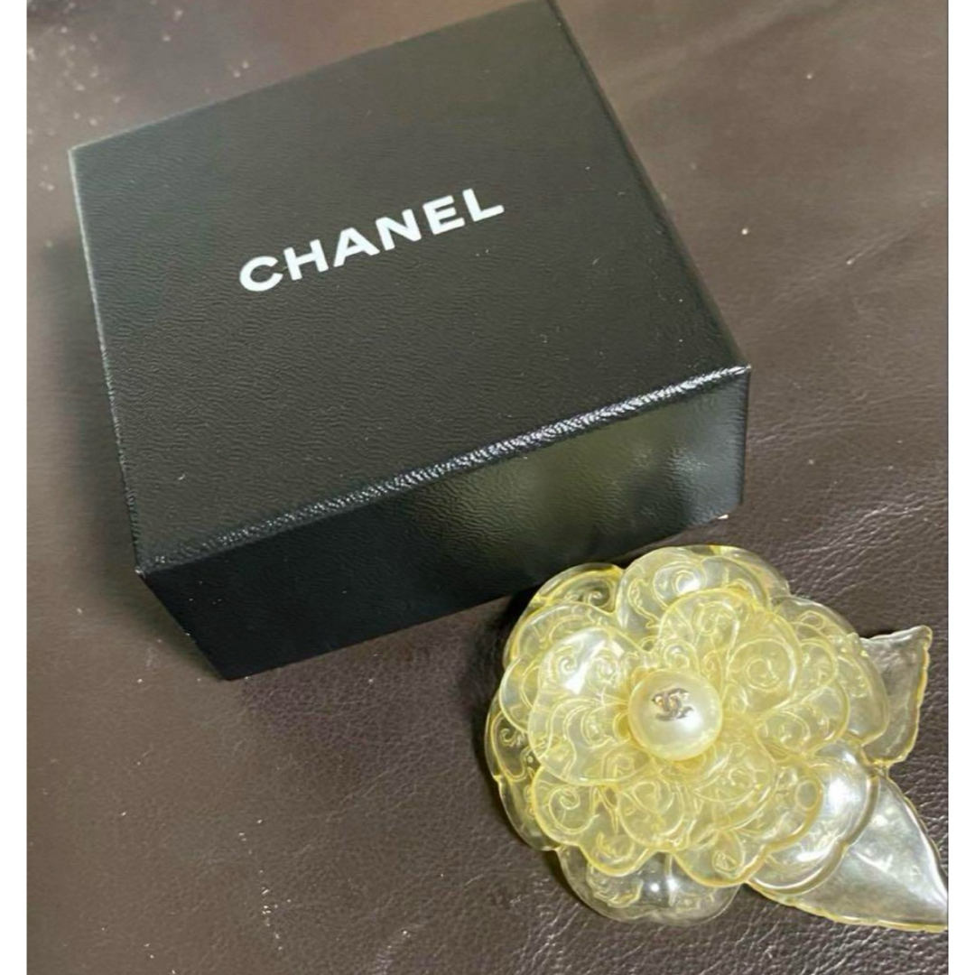 CHANEL - CHANEL 03P クリアカメリアブローチ コサージュ CHANEL - CHANEL 03P クリアカメリアブローチ コサージュ