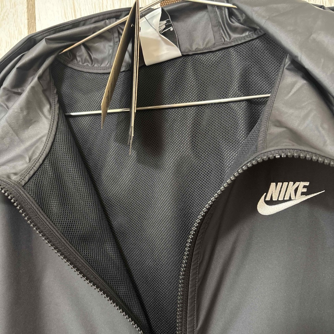 NIKE - 新品☆NIKE☆ウインドブレーカー☆スポーツウェア☆L NIKE - 新品☆NIKE☆ウインドブレーカー☆スポーツウェア☆L