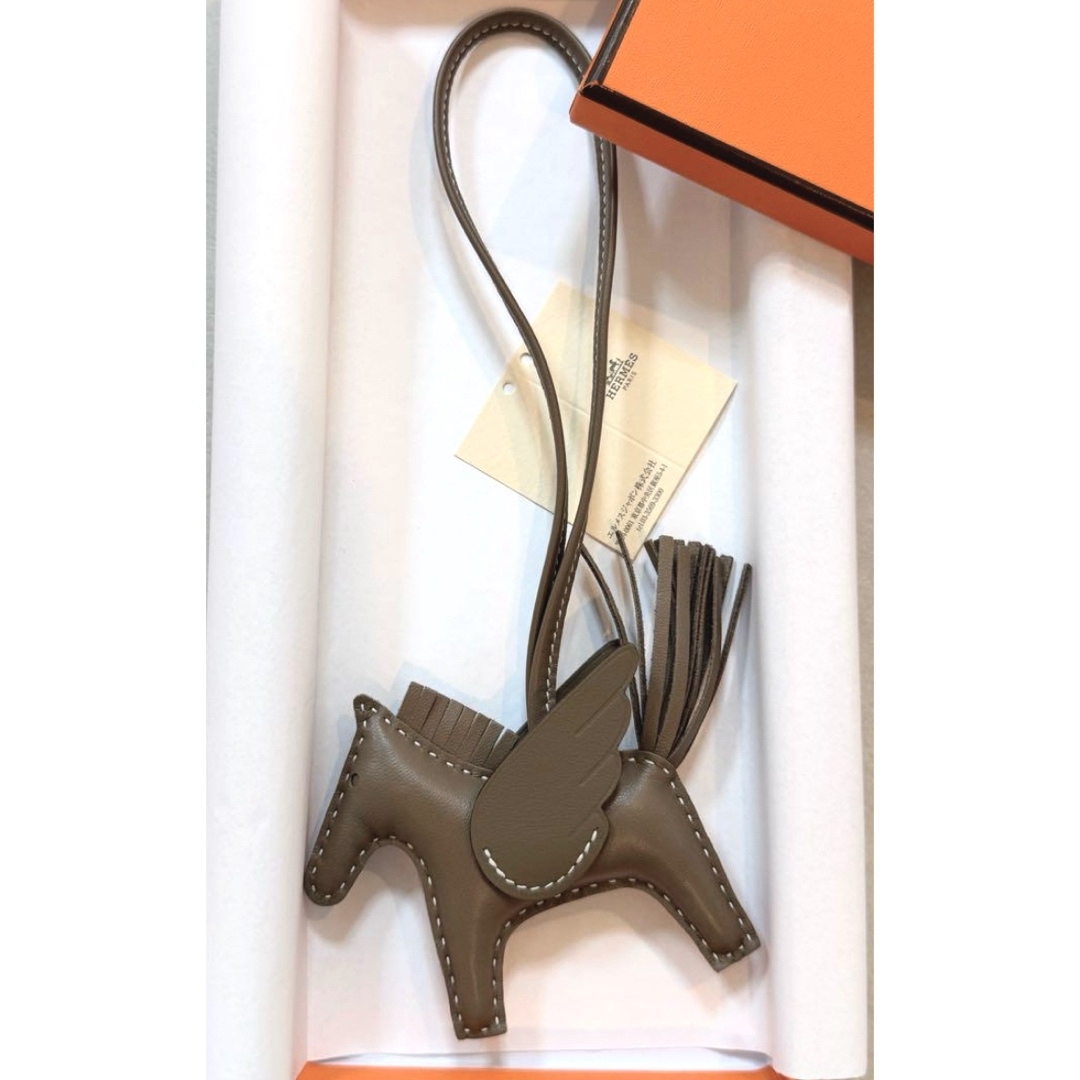 HERMES - 《新品》HERMES エルメス ペガサス pm エトゥープ 白 HERMES - 《新品》HERMES エルメス ペガサス pm エトゥープ 白