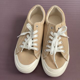 ユニクロ(UNIQLO)のキャンパススニーカー　ベージュ　24.0 男女兼用(スニーカー)