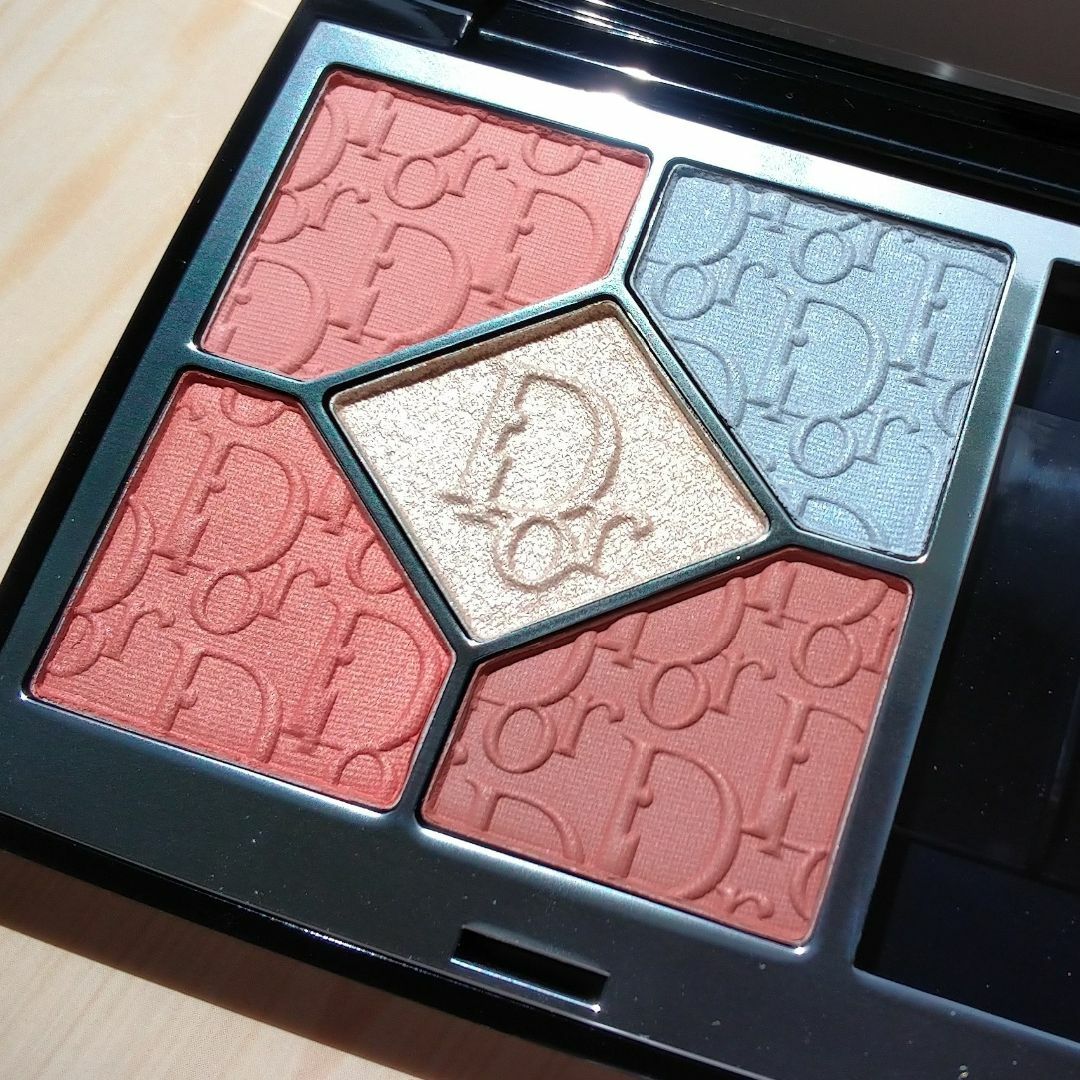 Dior - 未使用*限定色♪Dior❇️サンク クルール 〈623 ピーチ Dior - 未使用*限定色♪Dior❇️サンク クルール 〈623 ピーチ