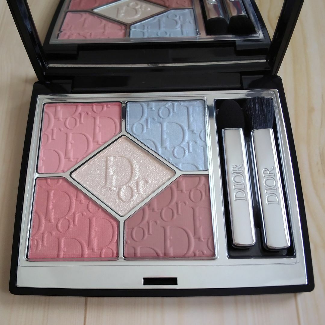 Dior - 未使用*限定色♪Dior❇️サンク クルール 〈623 ピーチ Dior - 未使用*限定色♪Dior❇️サンク クルール 〈623 ピーチ