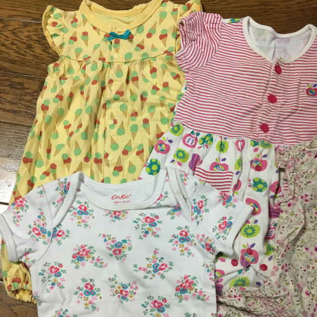 babyGAP(ベビーギャップ)の女の子夏服80セット キッズ/ベビー/マタニティのベビー服(~85cm)(ロンパース)の商品写真