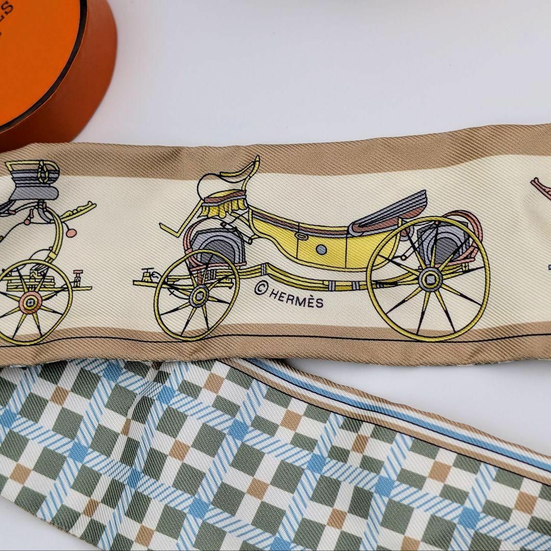 HERMES - 美品 エルメス ツイリー 馬車の変遷 ベージュ ブルー HERMES - 美品 エルメス ツイリー 馬車の変遷 ベージュ ブルー