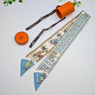 HERMES - 美品 エルメス ツイリー 馬車の変遷 ベージュ ブルー HERMES - 美品 エルメス ツイリー 馬車の変遷 ベージュ ブルー
