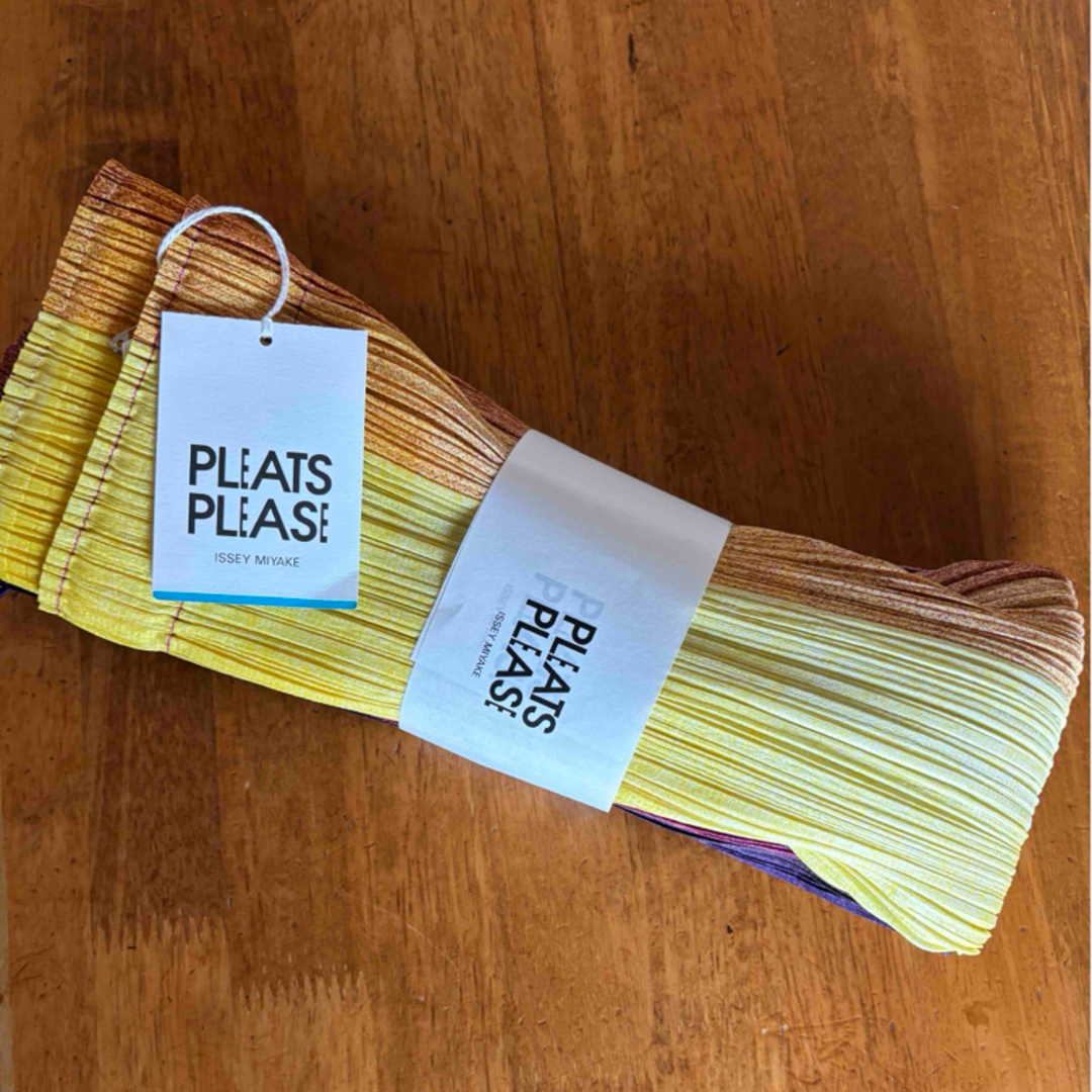 PLEATS PLEASE ISSEY MIYAKE - PLEATS PLEASE PHOTON YELLOW PLEATS PLEASE ISSEY MIYAKE - PLEATS PLEASE PHOTON YELLOW
