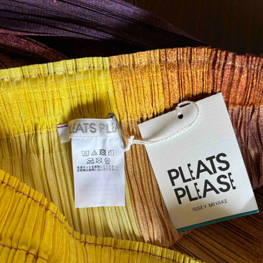 PLEATS PLEASE ISSEY MIYAKE - PLEATS PLEASE PHOTON YELLOW PLEATS PLEASE ISSEY MIYAKE - PLEATS PLEASE PHOTON YELLOW