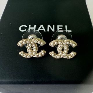 CHANEL - 美品 シャネル ココマーク グレーパール フープピアス CHANEL - 美品 シャネル ココマーク グレーパール フープピアス