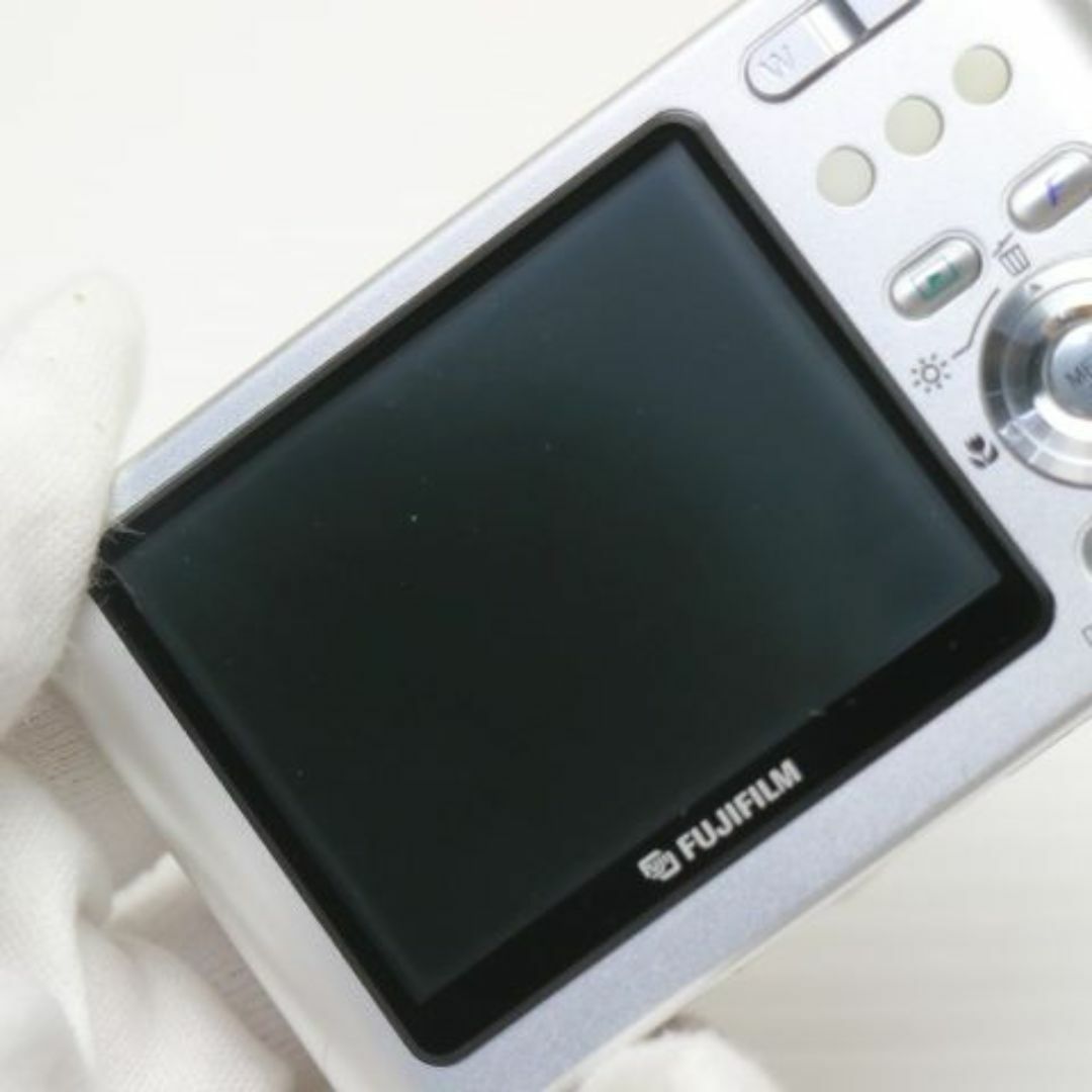 富士フイルム - 超美品 FinePix Z3 シルバー M666の通販 by 富士フイルム - 超美品 FinePix Z3 シルバー M666の通販 by