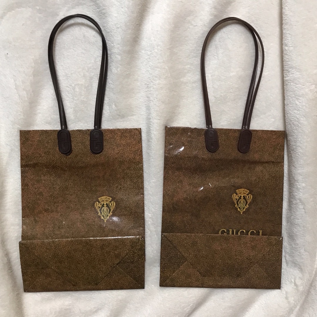GUCCI - 【昭和レトロ】GUCCIショップ 紙袋2個の通販 by おれ GUCCI - 【昭和レトロ】GUCCIショップ 紙袋2個の通販 by おれ