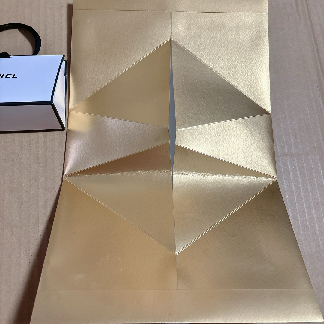CHANEL - CHANEL ギフトボックス 2点セット 通常版と2024 CHANEL - CHANEL ギフトボックス 2点セット 通常版と2024