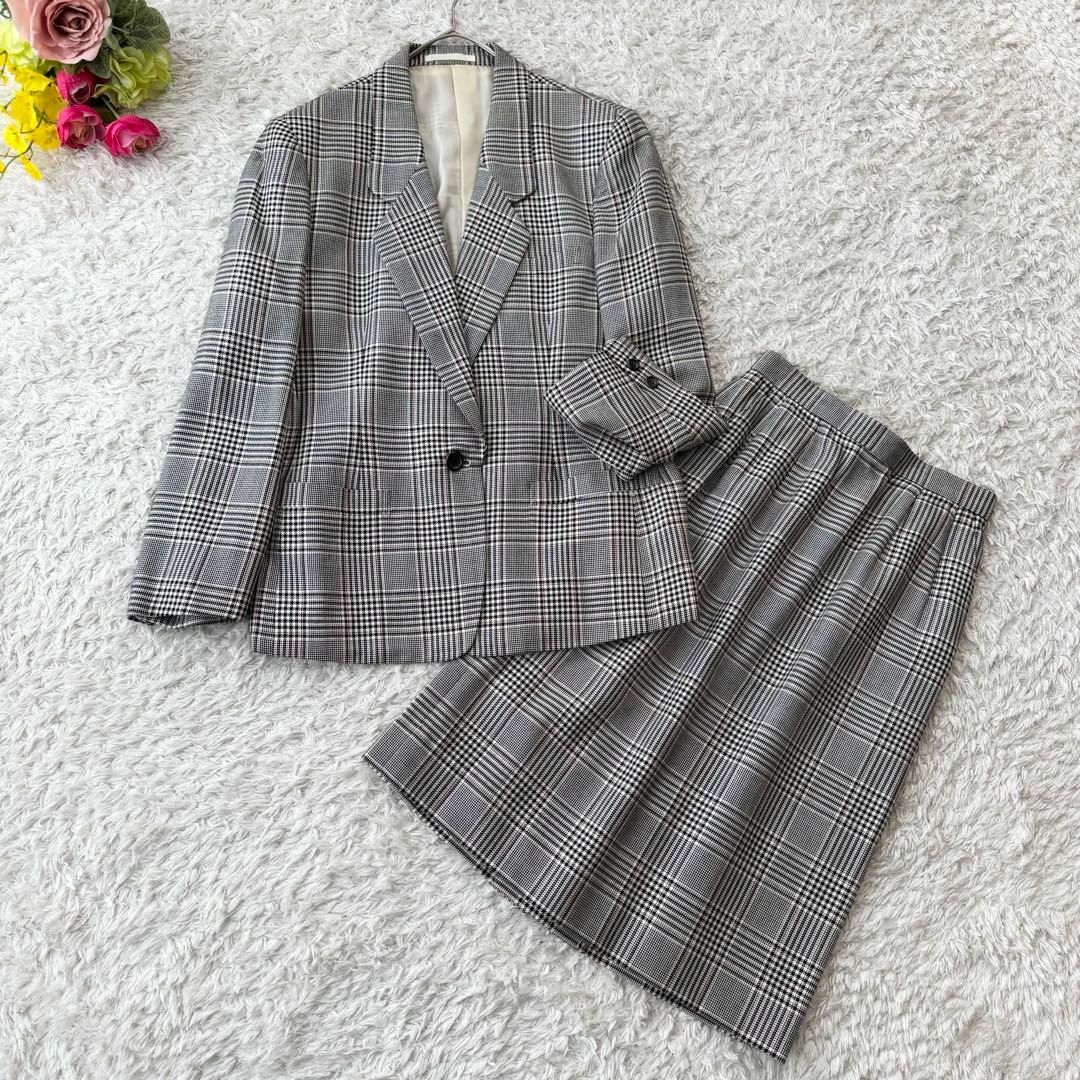 BURBERRY - バーバリー セットアップ スカートスーツ シルク混 BURBERRY - バーバリー セットアップ スカートスーツ シルク混