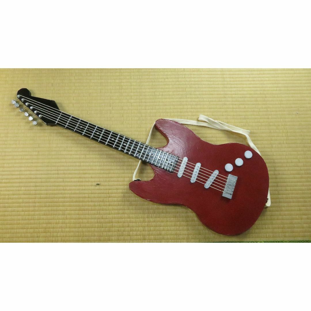 ギター コスプレ小道具、舞台用小道具 ※売れなければ少しづつ ギター コスプレ小道具、舞台用小道具 ※売れなければ少しづつ