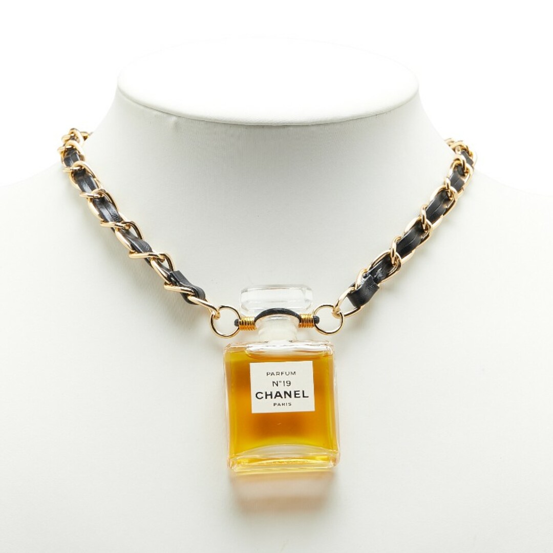 CHANEL - シャネル NO.19 香水 ボトル パフューム ネックレス CHANEL - シャネル NO.19 香水 ボトル パフューム ネックレス