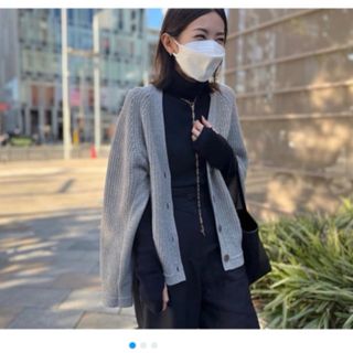 定価50万 VALENTINO 23AW ウール ストラス装飾 カーディガンの 定価50万 VALENTINO 23AW ウール ストラス装飾 カーディガンの