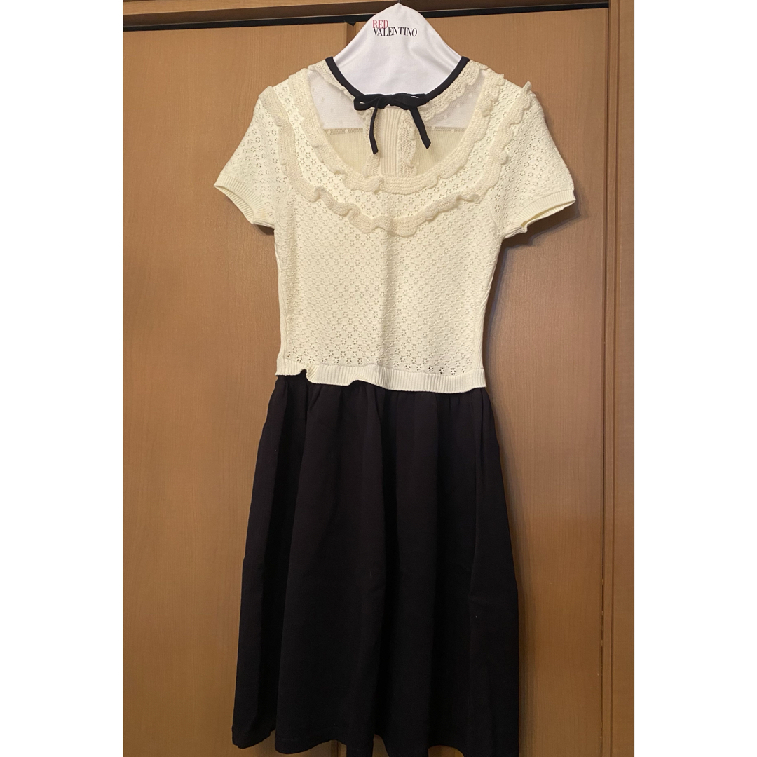 RED VALENTINO - RED valentino フリル 膝丈ワンピースの通販 by RED VALENTINO - RED valentino フリル 膝丈ワンピースの通販 by