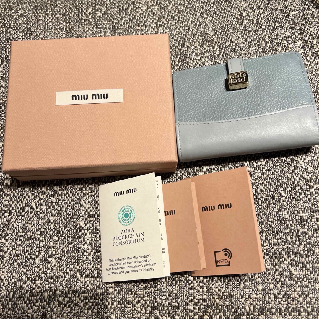 MIU MIU - MIUMIU 二つ折り財布 ライトブルー バイカラーの通販 MIU MIU - MIUMIU 二つ折り財布 ライトブルー バイカラーの通販
