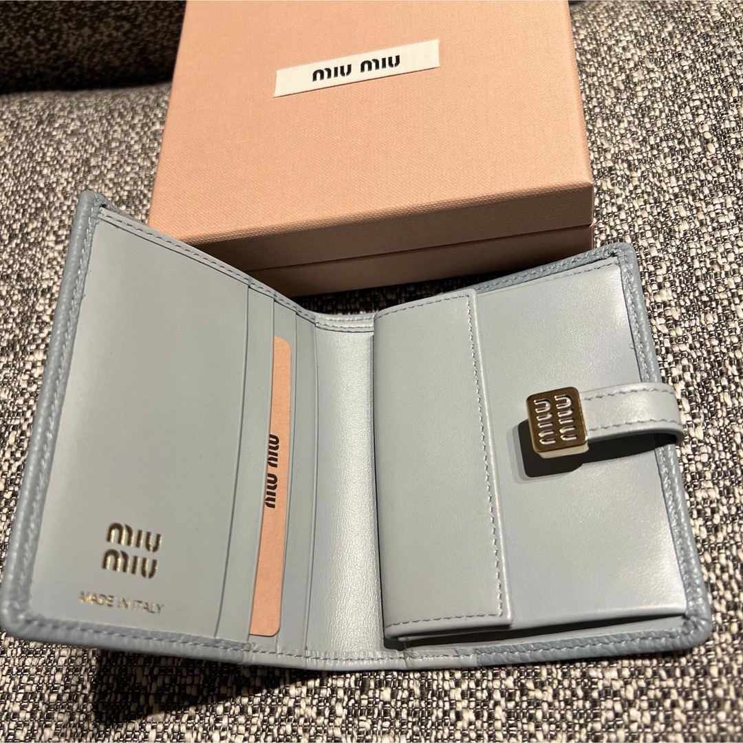MIU MIU - MIUMIU 二つ折り財布 ライトブルー バイカラーの通販 MIU MIU - MIUMIU 二つ折り財布 ライトブルー バイカラーの通販