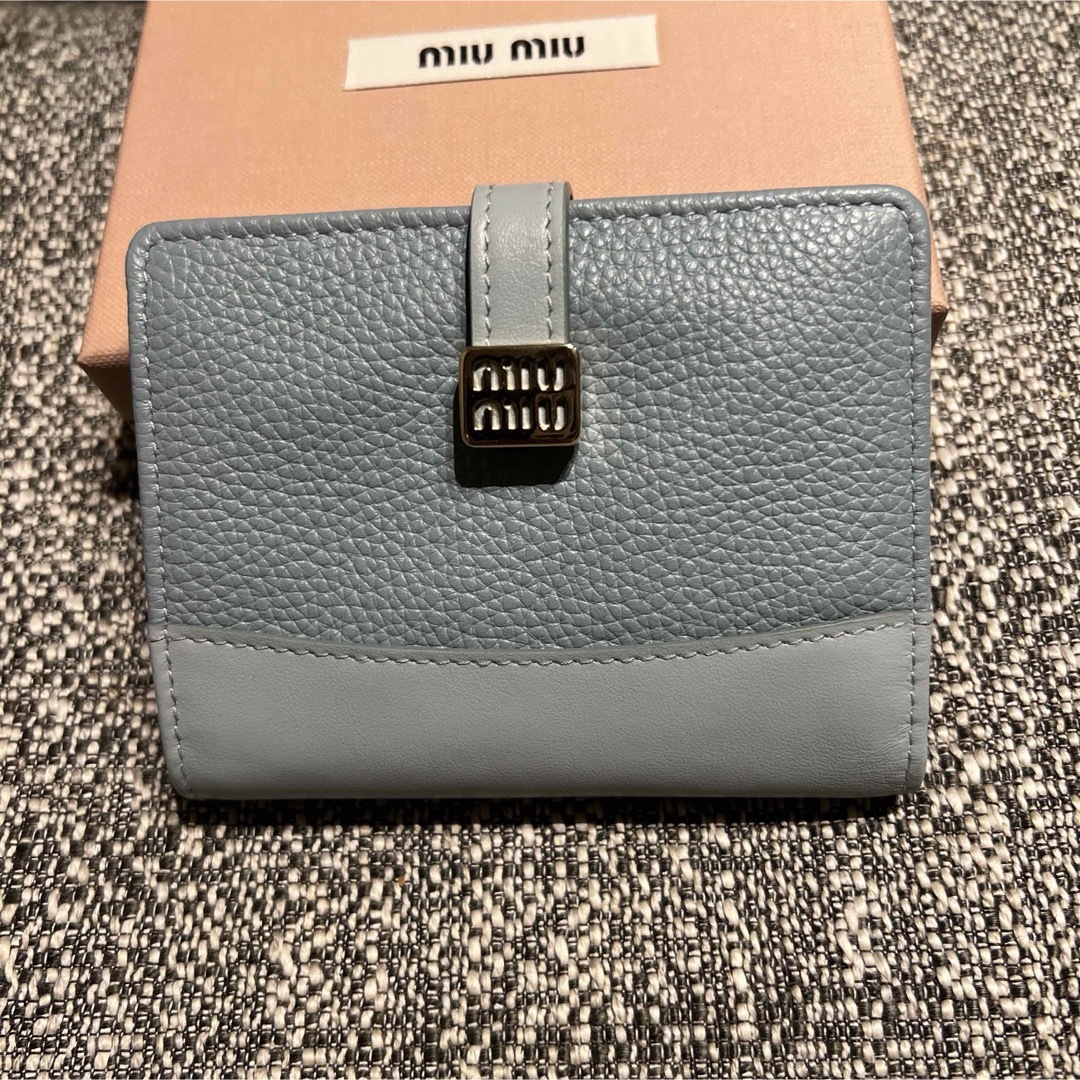MIU MIU - MIUMIU 二つ折り財布 ライトブルー バイカラーの通販 MIU MIU - MIUMIU 二つ折り財布 ライトブルー バイカラーの通販