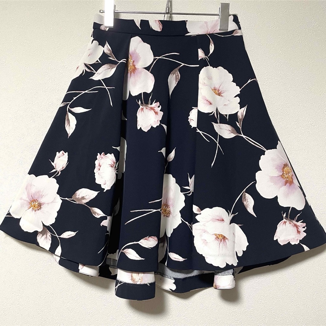 SNIDEL - 【美品】snidel 膝丈 花柄 フィッシュテールスカート SNIDEL - 【美品】snidel 膝丈 花柄 フィッシュテールスカート