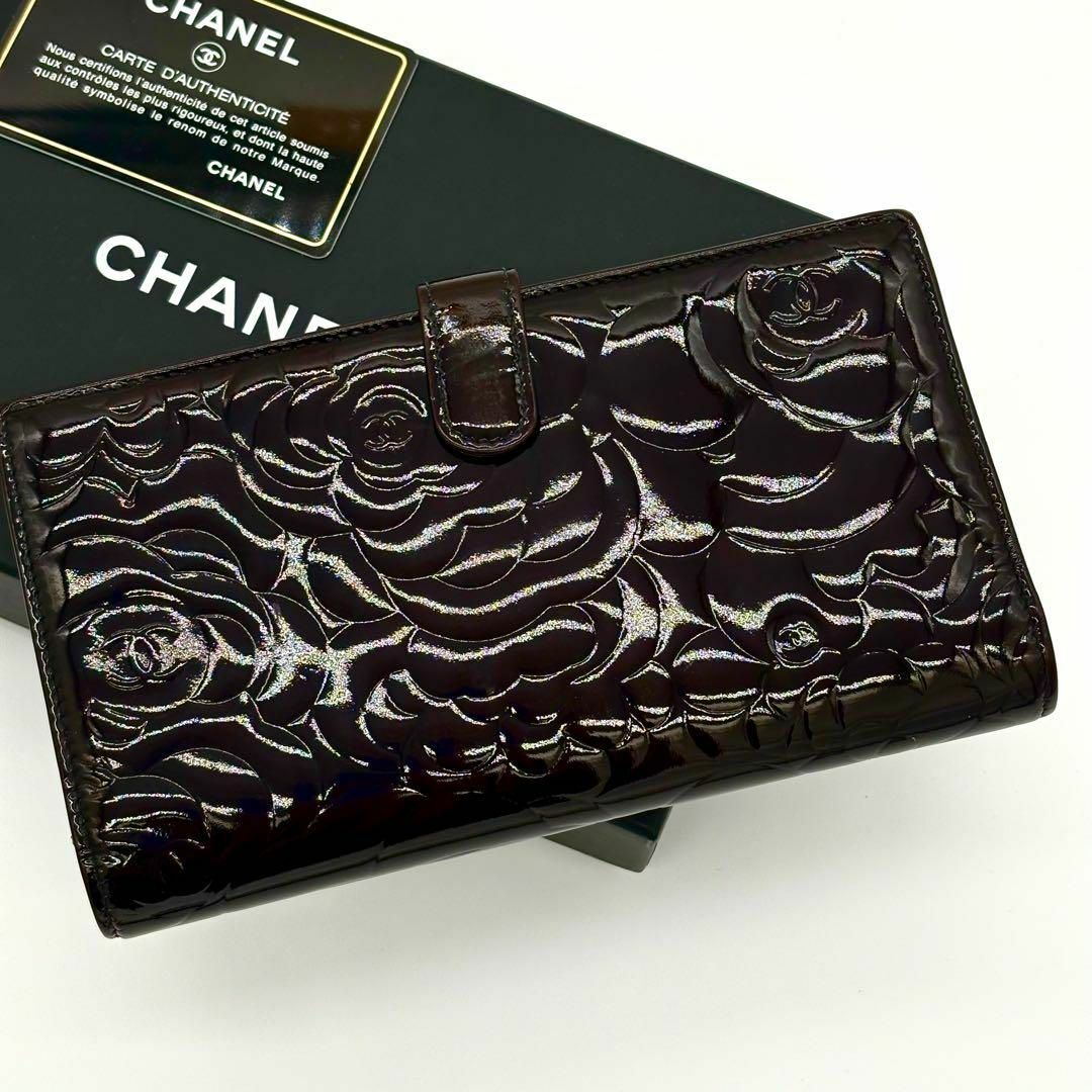 CHANEL - シャネル 長財布 Wホック エナメル パテント カメリア CHANEL - シャネル 長財布 Wホック エナメル パテント カメリア