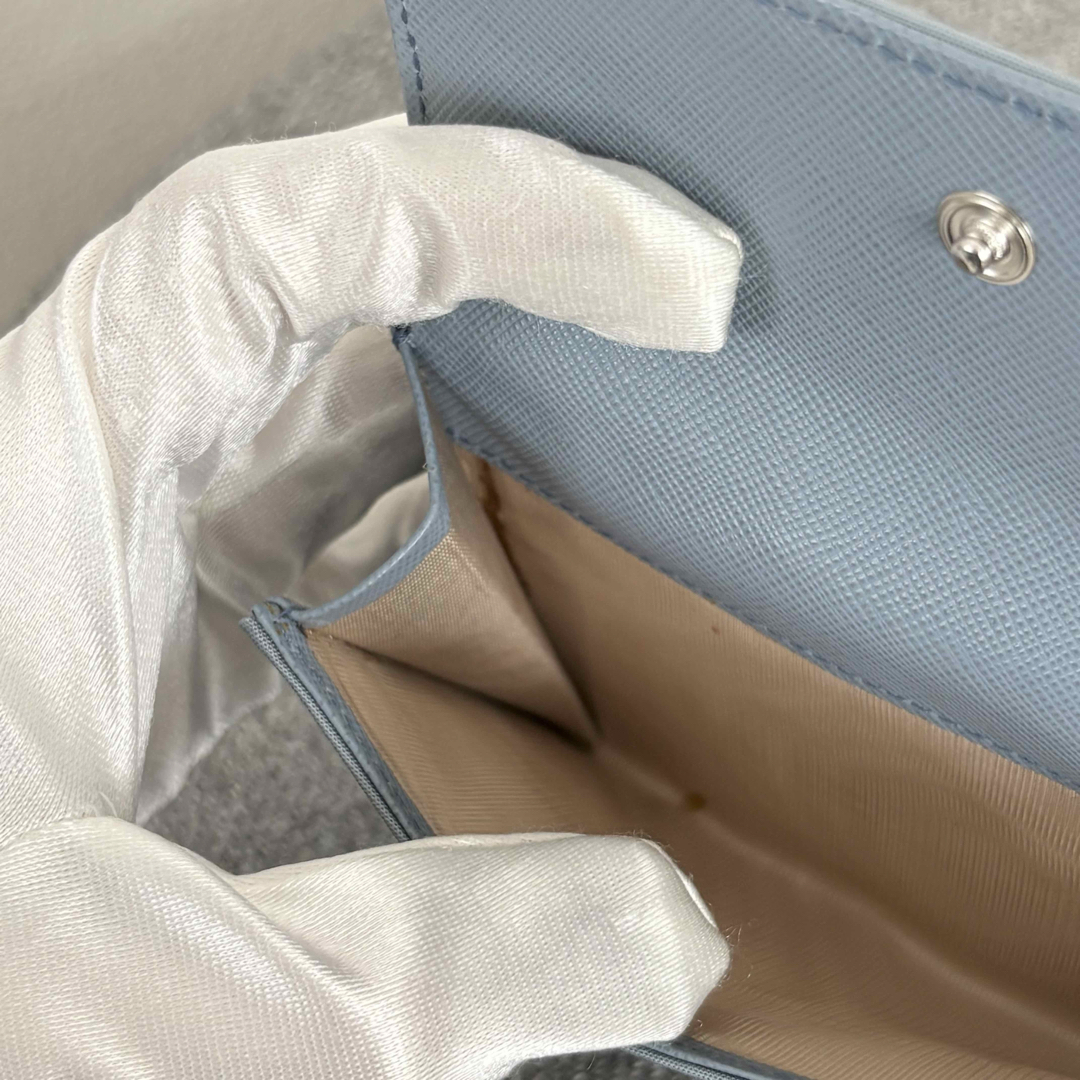 PRADA - 【極美品】箱付き プラダ 三角ロゴプレート 二つ折り PRADA - 【極美品】箱付き プラダ 三角ロゴプレート 二つ折り