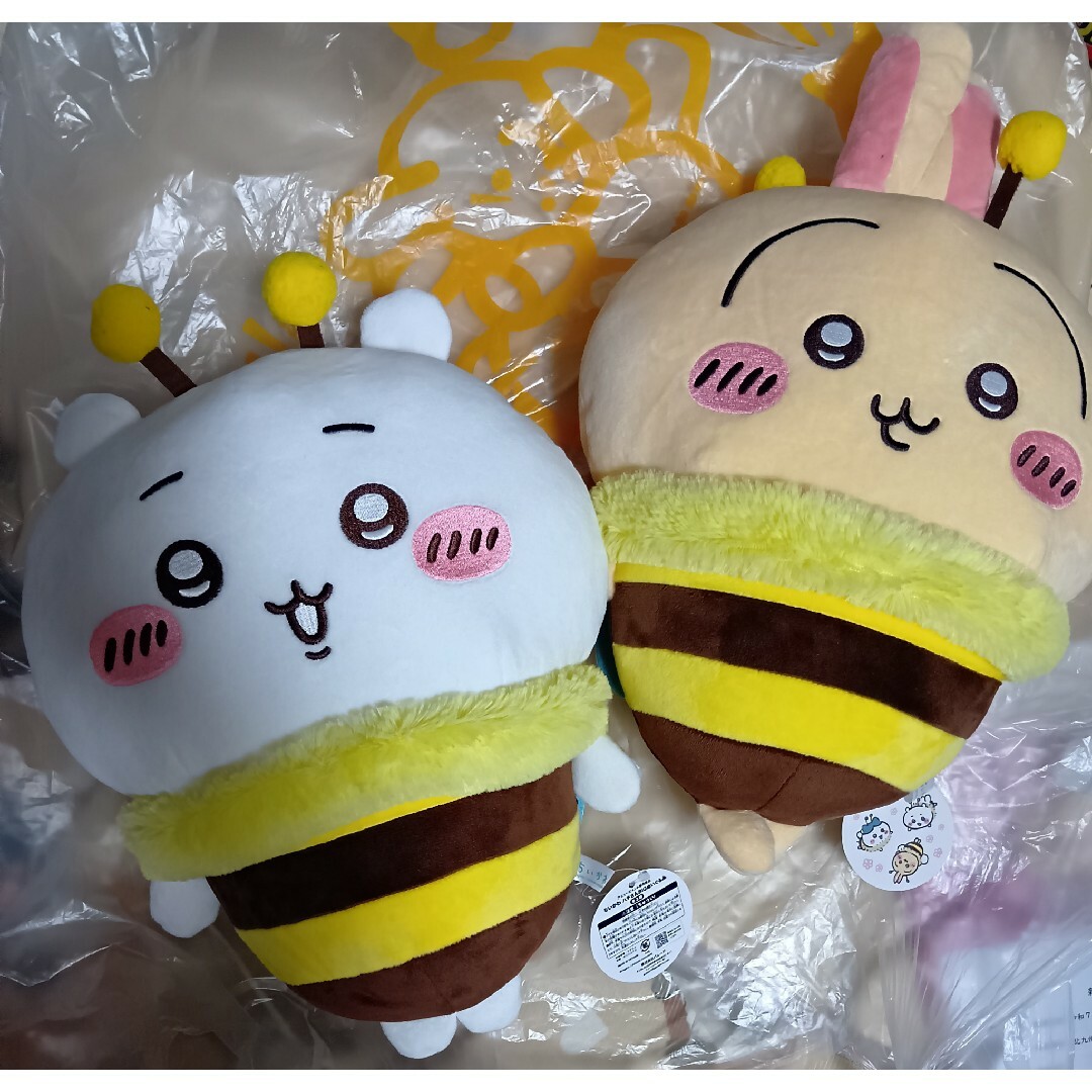 ちいかわ - ちいかわ ハチさんBIGぬいぐるみ ちいかわ&うさぎ ちいかわ - ちいかわ ハチさんBIGぬいぐるみ ちいかわ&うさぎ