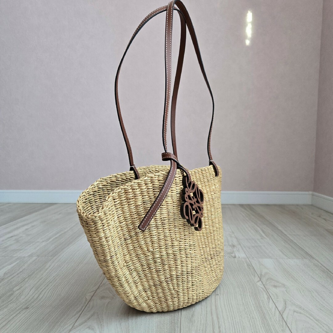 LOEWE - 新品同様✨ロエベ シェル バスケットバッグ スモール LOEWE - 新品同様✨ロエベ シェル バスケットバッグ スモール